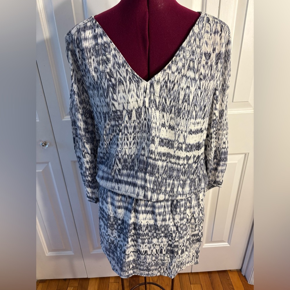 Ikat Print Mini Dress or Beach Coverup with V Neck and Long Sleeves. Size 6